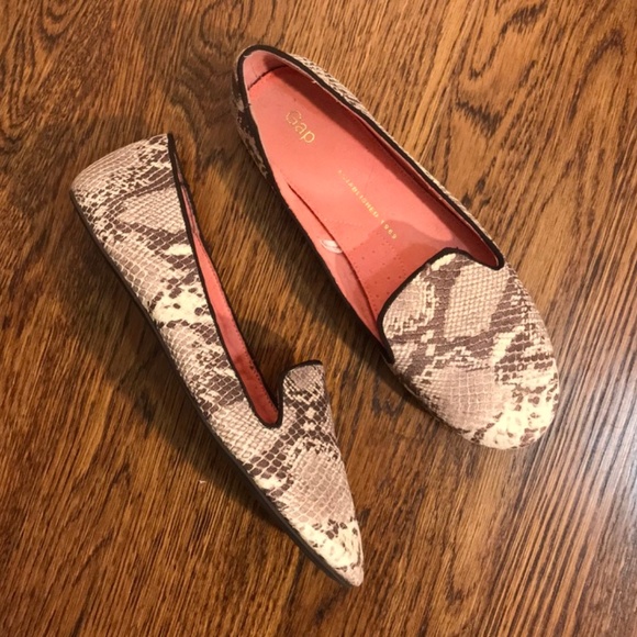 EUC Chic Faux Snakeskin Loafers GAP Sz. 7 - Picture 1 of 6